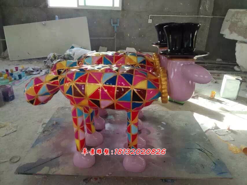 玻璃鋼彩色卡通小羊雕塑，彩繪小羊雕塑