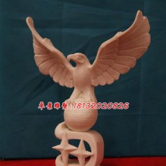 老鷹踩球石雕，晚霞紅老鷹石雕