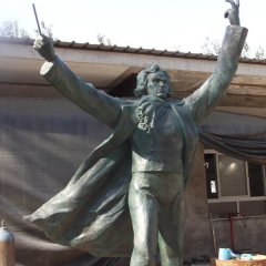 貝多芬銅雕，廣場西方名人銅雕