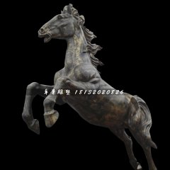 立馬銅雕，廣場立馬銅雕