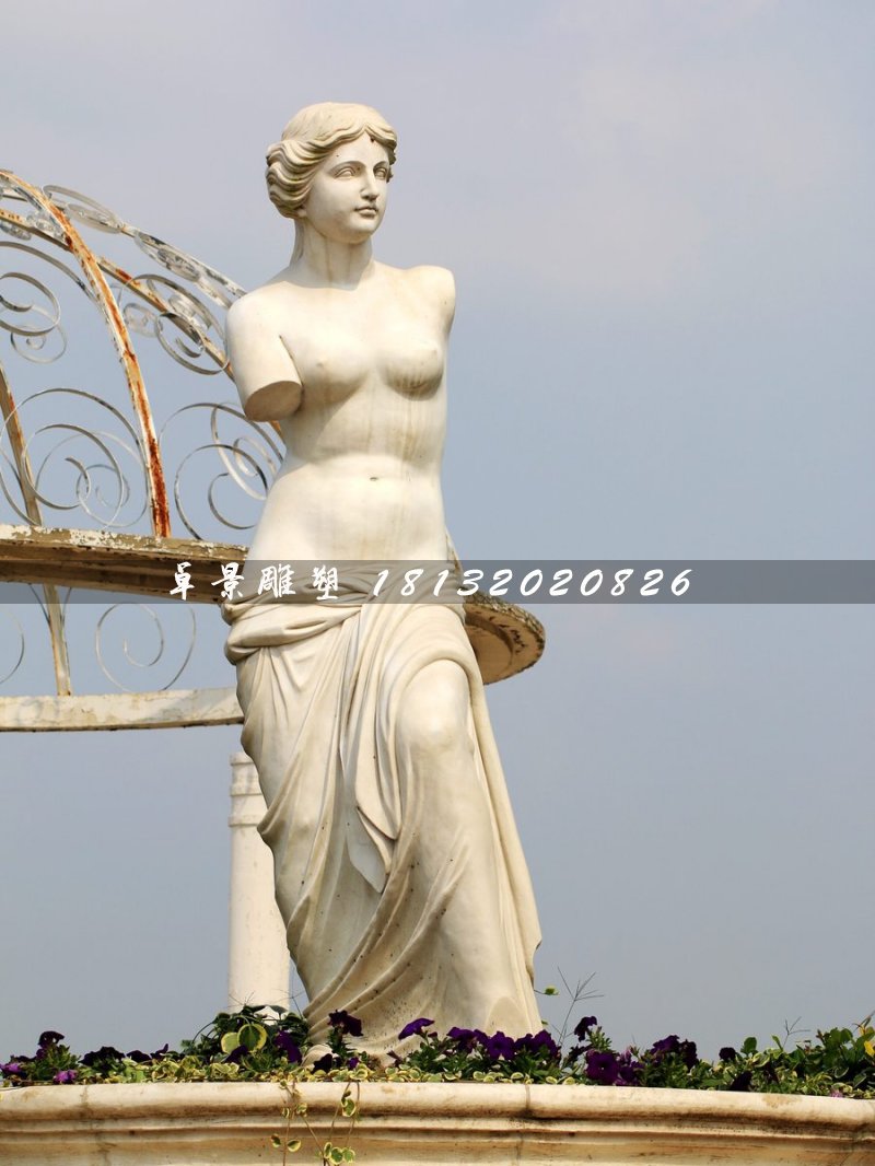 斷臂維納斯石雕，廣場西方人物石雕