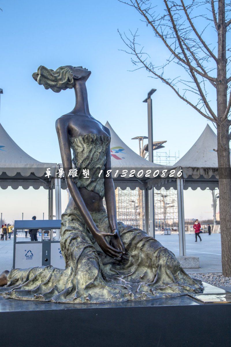 仰望藍天的少女銅雕，公園景觀雕塑