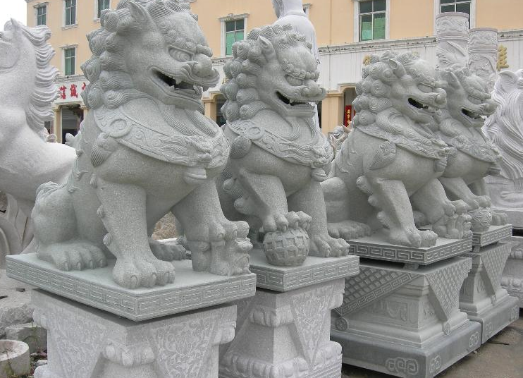 大理石北京獅雕塑 看門踩球獅子石雕_wps圖片.png