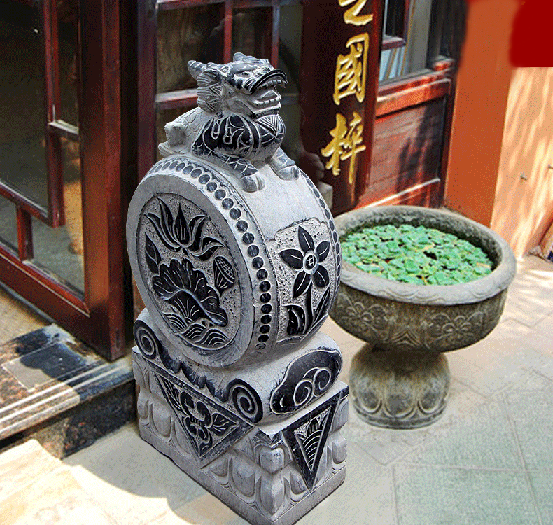 茶樓門(mén)口石雕，招財(cái)石門(mén)墩