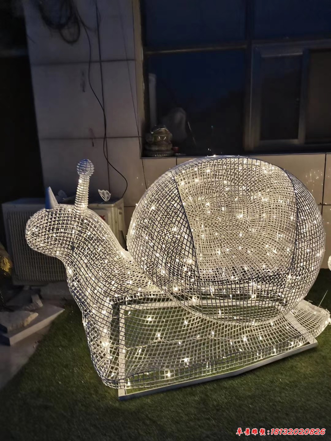 不銹鋼燈光鏤空蝸牛雕塑