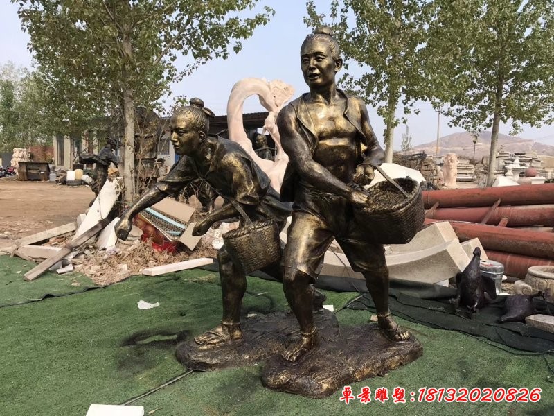 農耕人物施肥銅雕