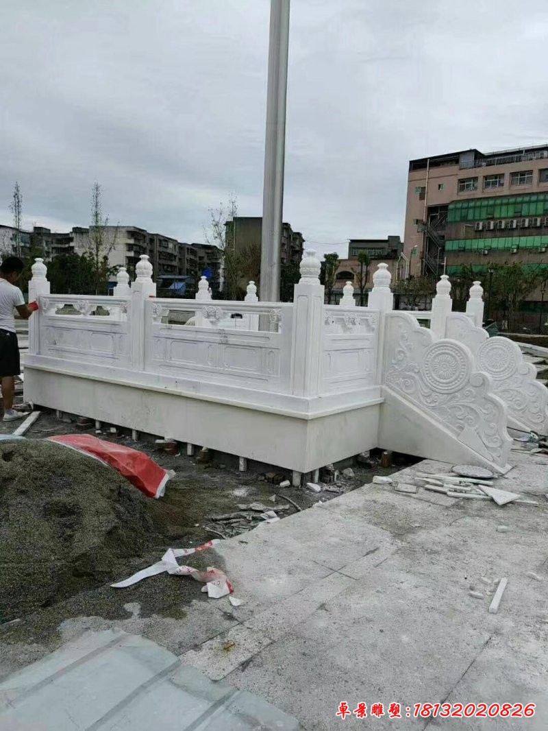 企業草白玉升旗臺石雕