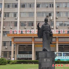 醫學院古代名醫華佗銅雕