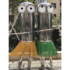 不銹鋼卡通小黃人雕塑