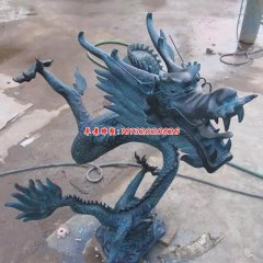 青銅龍的雕塑