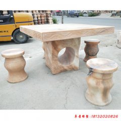 長(zhǎng)條狀石凳子