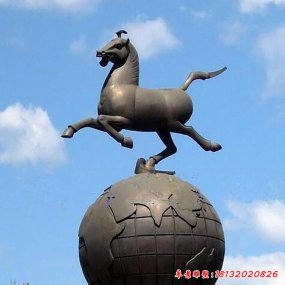 馬踏飛燕雕塑地球