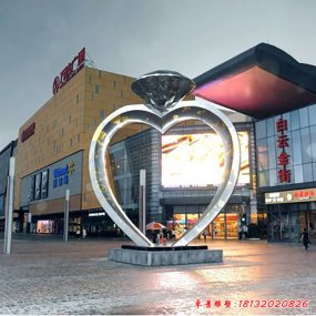 校園愛心雕塑