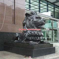 銀行門前銅鑄獅子