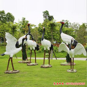 站立仙鶴雕塑