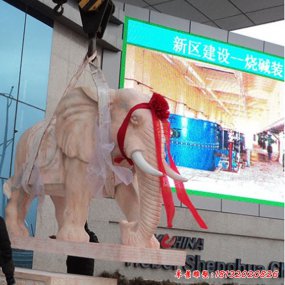 商場前大象雕塑