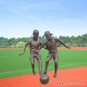 玻璃鋼踢足球人物雕塑